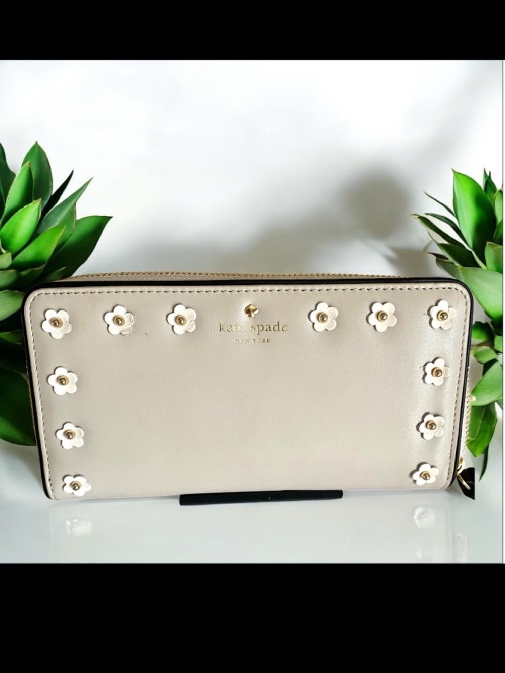 Kate Spade NWT Floral Applique Crescent Street Lacey Continental Wallet cream